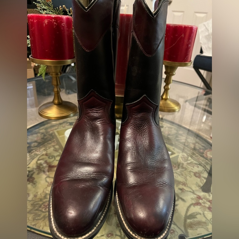 Chic & Comfortable. Vintage Silverton Ropers. These boots were made for walking.
